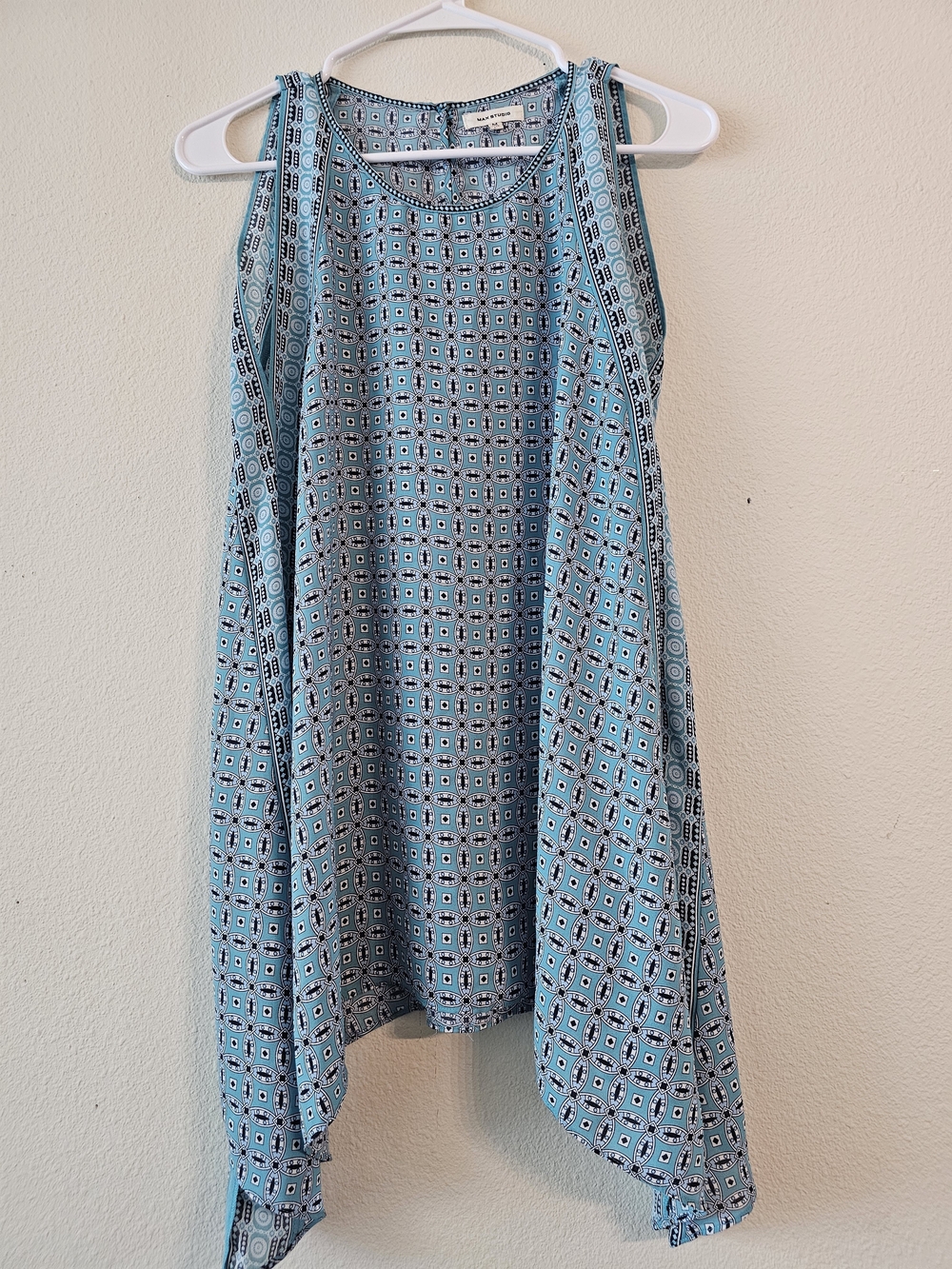 Max Studio Teal and Navy Geometric Sleeveless Top